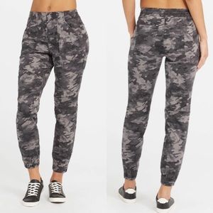 Spanx Stretch Twill Cargo Jogger Blackwash Camo Size Medium NWT
